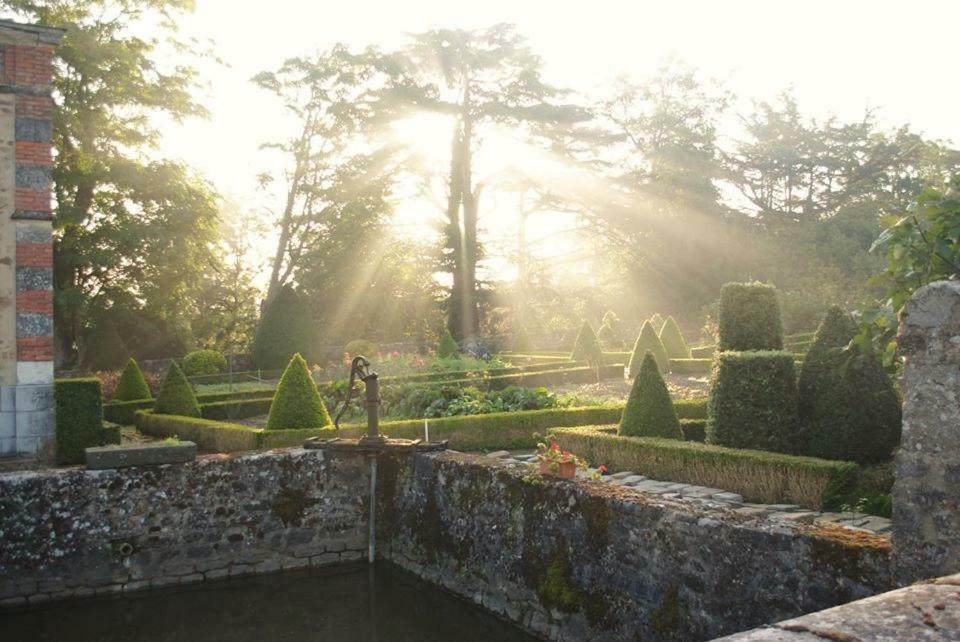 Logis De La Helberdiere Cossé-en-Champagne Exteriör bild