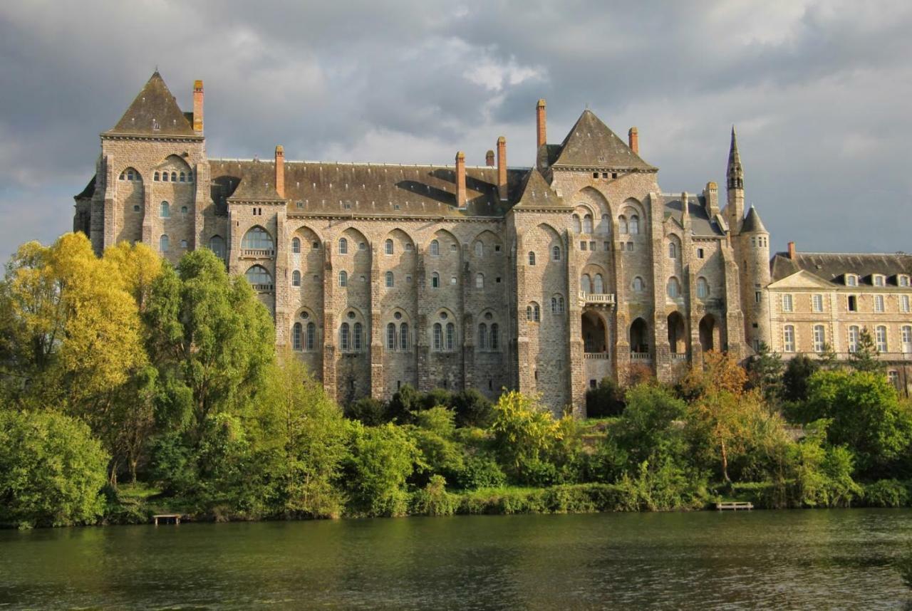 Logis De La Helberdiere Cossé-en-Champagne Exteriör bild