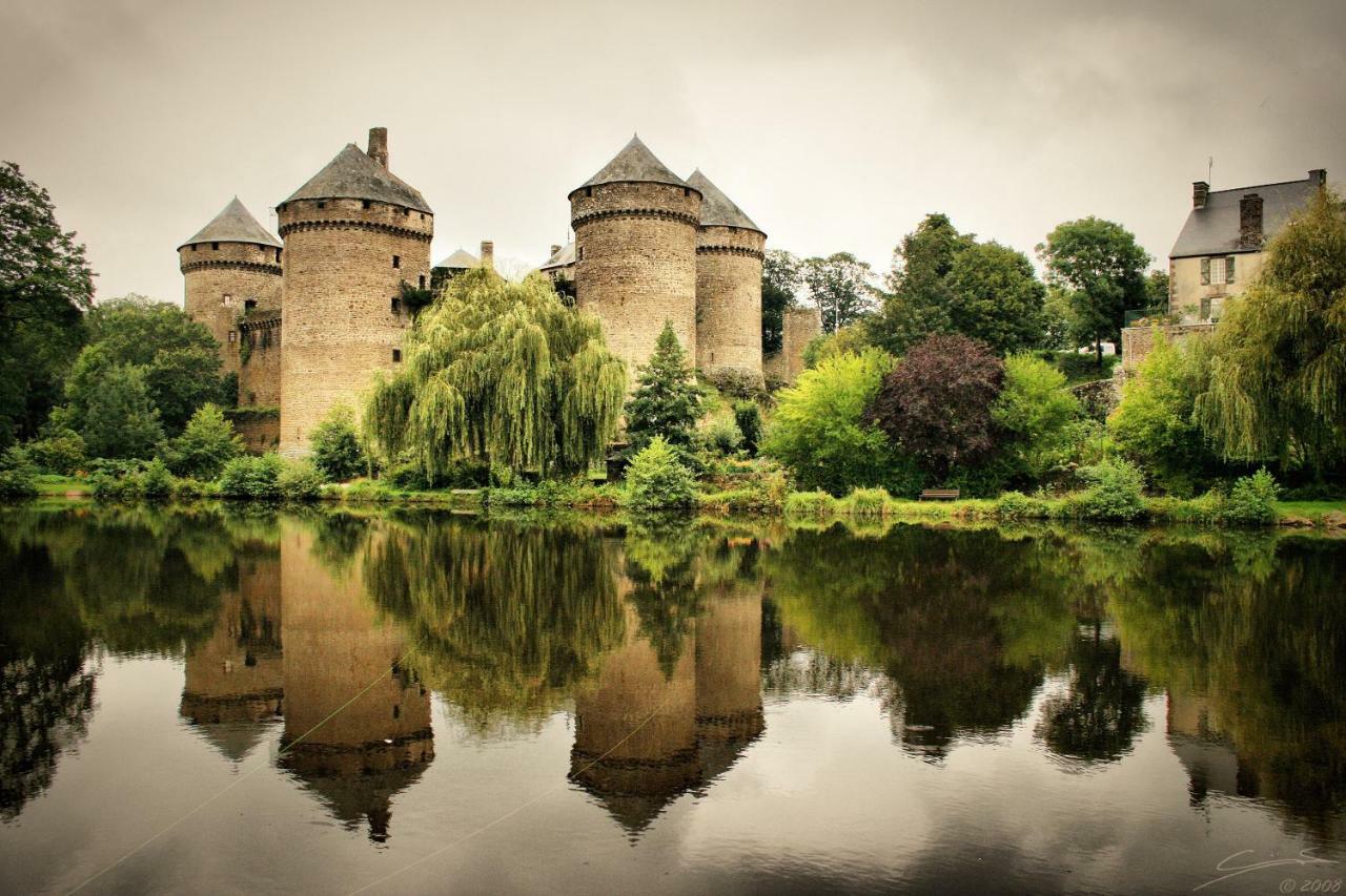 Logis De La Helberdiere Cossé-en-Champagne Exteriör bild
